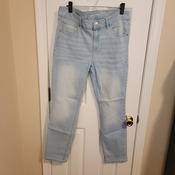 No Boundaries Light Wash Denim  Straight Leg Jeans Size 17 - Picture 2 of 5